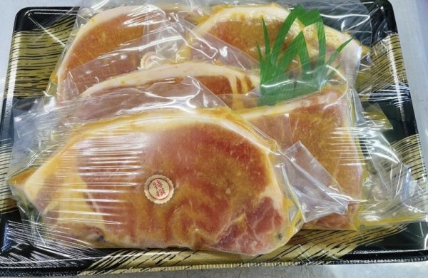 画像1: 【肉の匠 テラオカ】 ★送料無料★ステーキ西京漬けステーキ 110グラム×5枚入り 抜群の旨味★大阪プレミアムポーク使用!!!  (1)